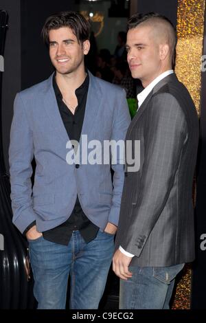 Mark Salling presso gli arrivi per la Vigilia di Capodanno Premiere, Grauman's Chinese Theatre di Los Angeles, CA 5 dicembre 2011. Foto di: Emiley Schweich/Everett Collection Foto Stock