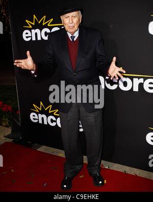 Carl Reiner presso gli arrivi per il metodo per la follia di Jerry Lewis Premiere sul ENCORE originali, il Paramount Theatre di Los Angeles, CA 7 dicembre 2011. Foto di: Craig Bennett/Everett Collection Foto Stock