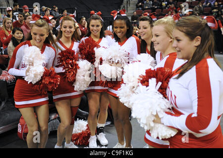 Dic. 10, 2011 - Boston, Massachusetts, STATI UNITI - Scene di Harvard 76-52 della vittoria su Boston University su dicembre 10, 2011 a Agganis Arena di Boston, Massachusets. (Credito Immagine: © Bob Mayberger/eclipse/ZUMAPRESS.com) Foto Stock