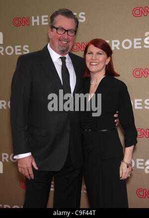 Dic. 11, 2011 - Los Angeles, California, Stati Uniti - KATE FLANNERY & marito arriva per la CNN Heroes: All-Star omaggio 2011 presso lo Shrine Auditorium. (Credito Immagine: © Lisa O'Connor/ZUMAPRESS.com) Foto Stock