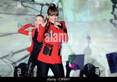 2NE1 di presenze per MTV IGGY migliore nuovo concerto di banda 2011, Best Buy Theatre di New York, NY Dicembre 12, 2011. Foto di: Eric Reichbaum/Everett Collection Foto Stock