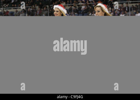 Dic. 15, 2011 - Uniondale, New York, Stati Uniti - New York isolani ragazze di ghiaccio presso la partita contro i Dallas Stars nel primo periodo a Nassau Veterans Memorial Coliseum, Uniondale, NY. (Credito Immagine: © Debby Wong/Southcreek/ZUMAPRESS.com) Foto Stock