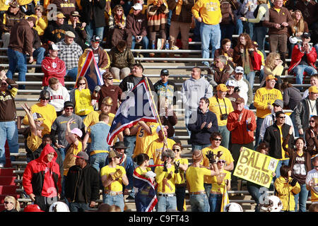 Dic. 17, 2011 - Albuquerque, New Mexico, U.S - University of Wyoming ventole festa dopo segnando un touchdown durante la Gildan New Mexico Bowl presso University Stadium di Albuquerque, NM. Il Tempio di gufi dimensione è stata nessuna corrispondenza per il cowboy. I gufi ha portato a casa la vittoria su Wyoming 15-37. (Credito immagine: Foto Stock