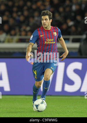 Dic. 18, 2011 - Yokohama, Giappone - CESC FABREGAS del FC Barcelona controlla la sfera durante il FIFA Club World Cup match finale tra Santos FC ed FC Barcellona presso la INTERNATIONAL STADIUM YOKOHAMA sul dicembre 18, 2011 a Yokohama, Giappone. FC Barcelona sconfitto Santos FC da 4-0. (Credito Immagine: © J Foto Stock