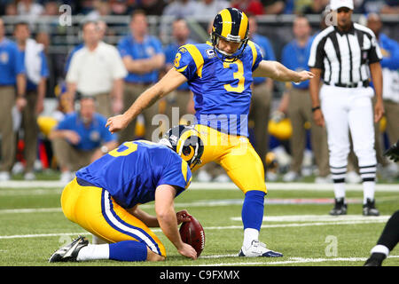 Dic. 18, 2011 - Saint Louis, Missouri, Stati Uniti - San Louis Rams kicker Josh Brown (3) in azione durante il gioco di NFL tra i Cincinnati Bengals e il San Louis Rams presso la Edward Jones Dome a St. Louis, Missouri. Cincinnati Bengals ha sconfitto il San Louis Rams 20-13. (Credito Immagine: © Scott Kane/Sou Foto Stock