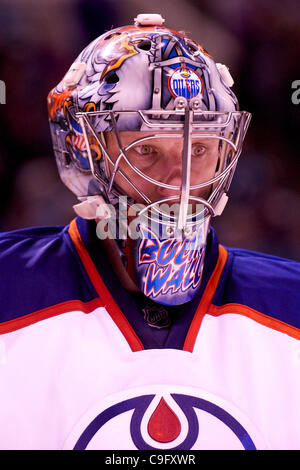 Dic. 17, 2011 - San Jose, California, Stati Uniti - Lubrificatori goalie Nikolai Khabibulin (35) durante il gioco NHL tra gli squali di San Jose e i lubrificatori de Edmonton in HP Pavilion a San Jose, CA. Gli squali ha vinto 3-2. (Credito Immagine: © Matt Cohen/Southcreek/ZUMAPRESS.com) Foto Stock