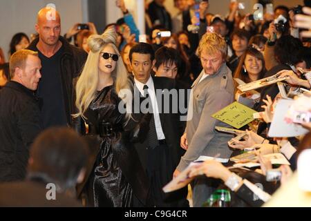 Lady Gaga, .Dic 20, 2011: .cantante americana Lady Gaga arriva .all'Aeroporto di Narita, Chiba, Giappone. .(Foto di YUTAKA/AFLO) [1040] Foto Stock