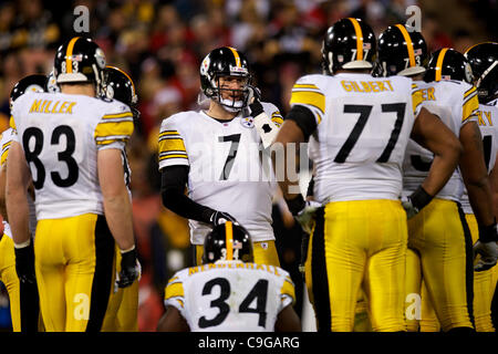 Dic. 19, 2011 - San Francisco, California, Stati Uniti - Steelers quarterback Ben Roethlisberger (7) huddles con il suo reato durante il gioco di NFL tra Pittsburgh Steelers e San Francisco 49ers al Candlestick Park di San Francisco, CA. Il 49ers battere lo Steelers 20-3. (Credito Immagine: © Matt Coh Foto Stock