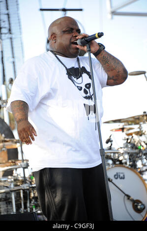 Apr 15, 2011 - Indio, California, Stati Uniti d'America - cantante CEE LO GREEN suona dal vivo al 2011 Coachella Music & Arts Festival che ha avuto luogo presso l'impero Polo campo. I tre giorni del festival si richiamano migliaia di appassionati di vedere una varietà di artista su sei diversi stadi. Copyright 2011 Jason Moore. (Cre Foto Stock