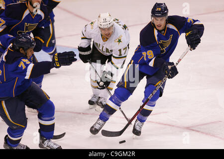 Dic. 26, 2011 - Saint Louis, Missouri, Stati Uniti - San Louis Blues Adam Cracknell (79) in azione durante una partita di NHL tra le stelle di Dallas e San Louis Blues al Scottrade Center di Saint Louis, Missouri. Blues sconfitto le stelle 5-3 (credito Immagine: © Jimmy Simmons/Southcreek/ZUMAPRESS.com) Foto Stock