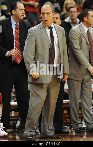 Dic. 31, 2011 - Lincoln, Nebraska, Stati Uniti - Nebraska head coach doc Sadler guardato Michigan State sconfitta Nebraska 68-55 in un gioco giocato al Bob Devaney Centro sportivo a Lincoln, Nebraska. (Credito Immagine: © Steven Branscombe/Southcreek/ZUMApress.com) Foto Stock