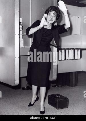 20 dicembre 2011 - MAUREEN O'Hara presso il Los Angeles airport.fornito da foto, inc.(Immagine di credito: Â© Globe foto/ZUMAPRESS.com) Foto Stock