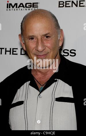 Richard Portnow presso gli arrivi per SOTTO LE TENEBRE Premiere, Egyptian Theatre di Los Angeles, CA il 4 gennaio 2012. Foto Da: Michael Germana/Everett Collection Foto Stock