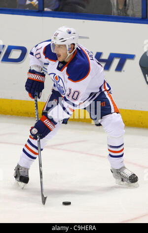 5 gennaio 2012 - Saint Louis, Missouri, Stati Uniti - Edmonton lubrificatori center Shawn Horcoff (10) in azione durante una partita di NHL tra i lubrificatori de Edmonton e St. Louis Blues al Scottrade Center di Saint Louis, Missouri. (Credito Immagine: © Scott Kane/Southcreek/ZUMAPRESS.com) Foto Stock