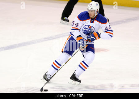 5 gennaio 2012 - Saint Louis, Missouri, Stati Uniti - Edmonton lubrificatori defenceman Corey Potter (44) in azione durante una partita di NHL tra i lubrificatori de Edmonton e St. Louis Blues al Scottrade Center di Saint Louis, Missouri. (Credito Immagine: © Scott Kane/Southcreek/ZUMAPRESS.com) Foto Stock