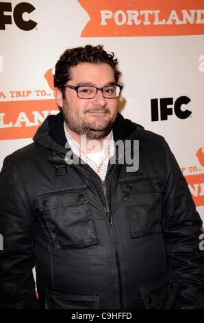 Bobby Moynihan presso gli arrivi per PORTLANDIA seconda stagione Premiere sul IFC, il Museo Americano di Storia Naturale di New York, NY, 5 gennaio 2012. Foto di: Eric Reichbaum/Everett Collection Foto Stock