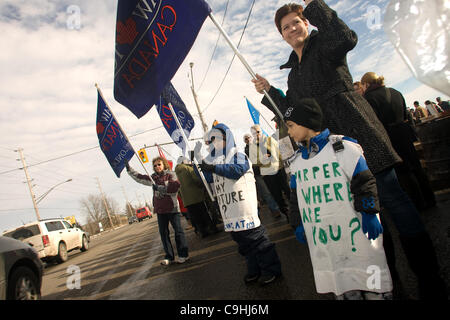 London Ontario, Canada - Gennaio 6, 2012. Electro Motive lavoratori sono stati bloccati da parte della capogruppo - Caterpillar- su Gennaio 1, 2012 dopo che l'Unione europea respinge la società ultima offerta che avrebbe visto i salari essendo tagliato da più di 50%, l'eliminazione della società piano pensionistico e tagli a b Foto Stock