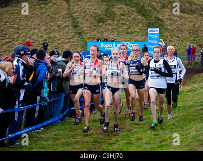 BUPA grande Edinburgh Cross Country Run, 7 gennaio 2012, le donne anziane 6Km di gara. Vincitore: Fionnuala Britton EUR, seconda: Acciaio Gemma GBR, terzo: Elle Baker GBR. Foto Stock