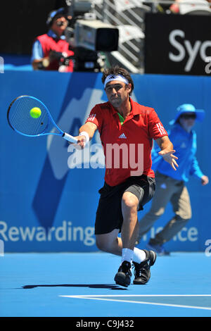 11.01.12 Sydney, Australia.2010 Apia vincitore cipriota Marcos Baghdatis in azione contro l'australiano Matthew Ebden durante l'Apia International Sydney torneo di tennis , Australian Open di serie, al Sydney Olympic Park Tennis Center,Homebush. Foto Stock