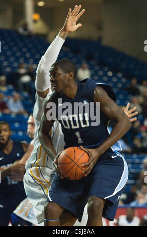 11 gennaio 2012 - Newark, Delaware, Stati Uniti d'America - 01/11/12 Newark DE: Old Dominion Junior in avanti Nick Wright #1 perpares a sbalzi di potenza verso il cestello durante un Colonial Athletic Association conference Gioco di basket a Delaware Wed, 11 genn. 2012 al Bob Carpenter Center di Newark Foto Stock