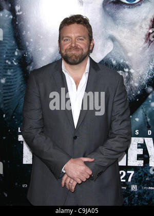 JOE CARNAHAN il grigio. PREMIERE MONDIALE DOWNTOWN LOS ANGELES CALIFORNIA USA 11 Gennaio 2012 Foto Stock