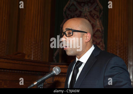 11 gennaio 2012 - Brooklyn, New York, Stati Uniti d'America: Console Generale di Haiti, Charles A. Forbin, parla a seconda annua Interfaith memoriale di servizio per Haiti, mercoledì notte a Brooklyn Borough Hall. Il servizio era tenuta due anni dopo che il PM 7.0 terremoto ad Haiti. Foto Stock