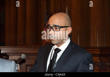 11 gennaio 2012 - Brooklyn, New York, Stati Uniti d'America: Console Generale di Haiti, Charles A. Forbin, parla a seconda annua Interfaith memoriale di servizio per Haiti, mercoledì notte a Brooklyn Borough Hall. Il servizio era tenuta due anni dopo che il PM 7.0 terremoto ad Haiti. Foto Stock