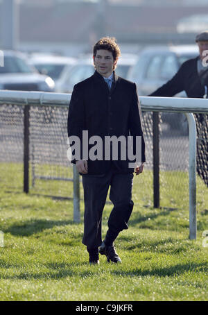 Signor Sam Waley-Cohen seguì la via a Kempton Park Racecourse, Sunbury-on-Thames, Middlesex - 14/01/2012 - Il Credit: Martin Dalton/TGSPHOTO/Alamy Live News Foto Stock