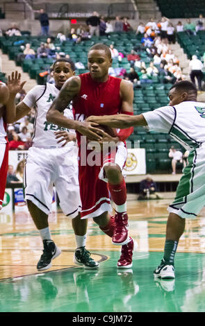 Gen 12, 2012 - Denton, Texas, Stati Uniti d'America - Western Kentucky Hilltoppers guard Derrick Gordon (5) in azione durante il gioco tra la Western Kentucky Hilltoppers e le università del Nord Texas significa verde a nord Texas Coliseum,Super Pit, in Denton, Texas. UNT sconfitti noi Foto Stock