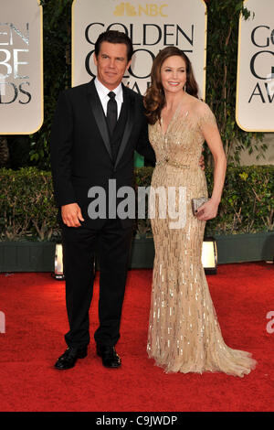 Gen 15, 2012 - Los Angeles, California, Stati Uniti - Attori Josh Brolin e Diane Lane arriva alla sessantanovesima Golden Globe Awards indossando Reem Akra presso il Beverly Hilton Hotel. (Credito Immagine: © ZUMAPRESS.com/ZUMAPRESS.com) Foto Stock