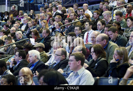 Gen 18, 2012 - Charlotte, North Carolina, Stati Uniti d'America - i membri dei media si riuniscono per un tour delle strutture durante la Convenzione Nazionale Democratica del comitato per la procedura dettagliata di logistica al Time Warner Cable Arena per la partecipazione media agenzie in previsione del prossimo 2012 Foto Stock