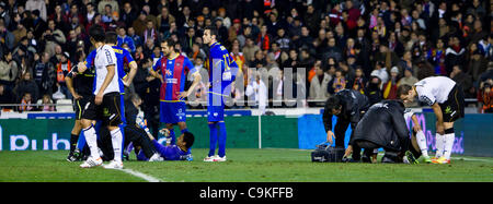 19/01/2011 - VALENCIA, Spagna // COPA DEL REY CALCIO - Valencia CF vs Levante UD. - 1/4 finals - Estadio Mestalla ---------- attenzione medica per entrambe le squadre dopo 3-0 Foto Stock