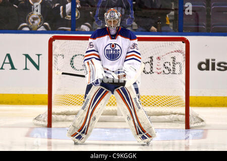 Gen 19, 2012 - Saint Louis, Missouri, Stati Uniti - Edmonton lubrificatori goalie Nikolai Khabibulin (35) Come si è visto nel corso di una partita di NHL tra i lubrificatori de Edmonton e St. Louis Blues al Scottrade Center di Saint Louis, Missouri. Gli Azzurri sconfitti i lubrificatori 1-0. (Credito Immagine: © Scott Kane/Southcreek/ZUMA Foto Stock