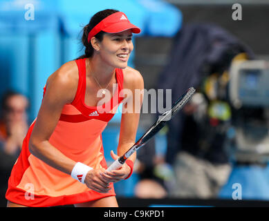 Ana Ivanovic giocando Vania KING presso l'Australian Open, 21 gennaio, 2012. Foto Stock