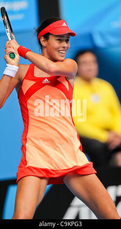 Ana Ivanovic giocando Vania KING presso l'Australian Open, 21 gennaio, 2012. Foto Stock