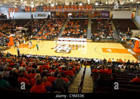 22 gennaio 2012 - Bowling Green, Ohio, Stati Uniti - una vista del campo da pallacanestro dal livello superiore del nuovo centro Stroh. Il Bowling Green falchi, della Conferenza Mid-American East Division, ha sconfitto il Michigan orientale Eagles, del MAC divisione Ovest, 70-54 in conferenza a giocare al Stroh Cen Foto Stock