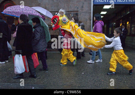 Gen 23, 2012 - New York New York, STATI UNITI - Bambini partecipare durante una celebrazione del nuovo anno lunare del drago nella sezione di Chinatown di Manhattan. (Credito Immagine: © Gary Dwight Miller/ZUMAPRESS.com) Foto Stock