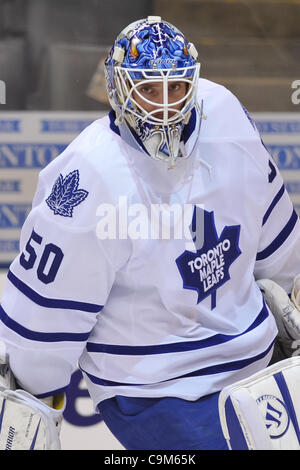 Gen 23, 2012 - Toronto, Ontario, Canada - Toronto Maple Leafs goalie Jonas Gustavsson (50) durante il pre-riscaldamento del gioco prima di giocare la New York isolani. (Credito Immagine: © Keith Hamilton/Southcreek/ZUMAPRESS.com) Foto Stock