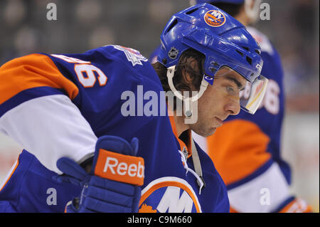 Gen 23, 2012 - Toronto, Ontario, Canada - New York isolani avanti Matt Moulson (26) durante la fase di pre-riscaldamento di gioco prima di giocare il Toronto Maple Leafs. (Credito Immagine: © Keith Hamilton/Southcreek/ZUMAPRESS.com) Foto Stock