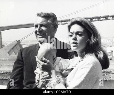 CARY GRANT con Dyan Cannon e figlia Jennifer Grant.fornito da foto, inc.(Immagine di credito: Â© Globe foto/ZUMAPRESS.com) Foto Stock