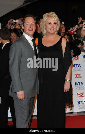 TONY HIRST & SUE CLEAVER 2012 NATIONAL TELEVISION AWARDS O2 Arena di Londra Inghilterra 25 Gennaio 2012 Foto Stock