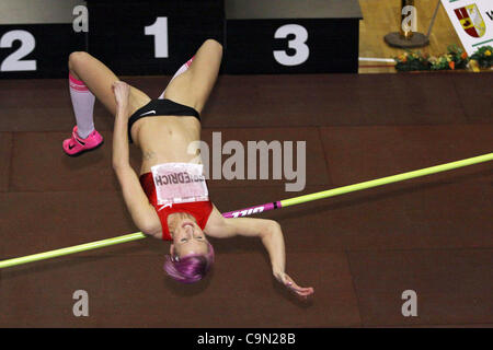 Tedeschi di alto ponticello Ariane Friedrich finito su altezza 184 cm durante la Moravian Salto in alto Tour evento in Hustopece, Repubblica Ceca, lunedì 23 gennaio, 2012. (CTK foto/Vaclav Salek) Foto Stock