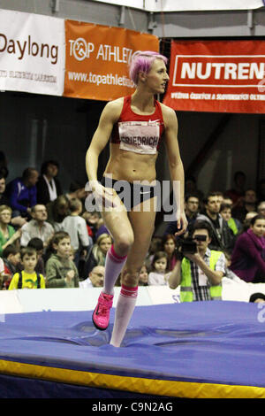 Correzione DATA: Tedesco alto ponticello Ariane Friedrich finito su altezza 184 cm durante la Moravian Salto in alto Tour evento in Hustopece, Repubblica Ceca, sabato 28 gennaio, 2012. (CTK foto/Vaclav Salek) Foto Stock