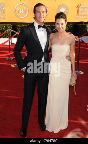 Armie Hammer,Camere Elisabetta presso gli arrivi per la diciottesima edizione Screen Actors Guild SAG Awards - arrivi, Shrine Auditorium, Los Angeles, CA 29 gennaio 2012. Foto di: Dee Cercone/Everett Collection Foto Stock