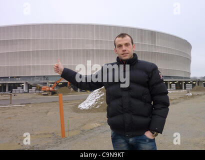 Slovacco giocatore di calcio di Slask Wroslaw pone di fronte allo stadio della città di Wroclaw, dove il calcio ceca squadra giocherà durante Euro 2012. Polonia Wroclaw, 24 gennaio 2012. (CTK foto/Martin Gregor) Foto Stock