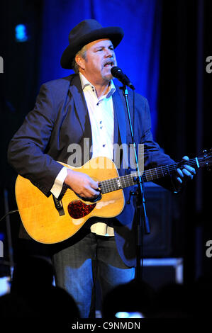 Febbraio 01, 2012 - Wilmington, Carolina del Nord, Stati Uniti d'America - musicista ROBERT EARL KEEN suona dal vivo come il suo tour 2012 fa tappa a Brooklyn Arts Center. Copyright 2012 Jason Moore. (Credito Immagine: © Jason Moore/ZUMAPRESS.com) Foto Stock