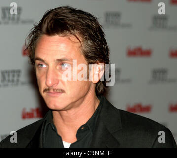 Il 1 gennaio, 2011 - 03 Ottobre 2003 - New York - SEAN PENN (attore) assiste New York Film Festival Premiere di ''Mystic River'', sponsorizzato da Grand Marnier e Warner Brothers foto, in associazione con Village Roadshow Pictures e NPV Entertainment, una produzione Malpaso. Film diretto da Clint EAS Foto Stock