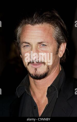 Nov. 13, 2008 - Beverly Hills, Los Angeles, CA - SEAN PENN.attore.La premiere del nuovo film da FOCUS FEATURES LATTE, tenutasi presso l'Accademia delle Arti e delle scienze cinematografiche Samuel Goldwyn Theatre, BEVERLY HILLS, la California. 11-13-2008. GRAHAM WHIBY BOOT- - 2008.K60494ALST(Immagine di credito: © Glo Foto Stock