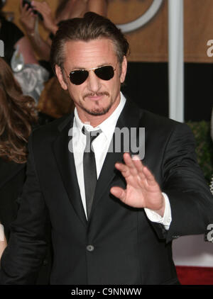 Jan 25, 2009 - Los Angeles, California, Stati Uniti d'America - SEAN PENN arrivando alla quindicesima Screen Actors Guild Awards tenutosi presso lo Shrine Auditorium di Los Angeles. (Credito Immagine: © Paul Fenton/ZUMA Press) Foto Stock