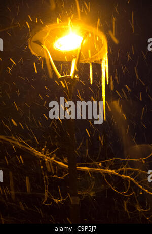 Febbraio 5, 2012 - insolitamente forte nevicata in Italia centrale, Imola, Italia. (Foto di Enrico Calderoni/AFLO [0391] Foto Stock